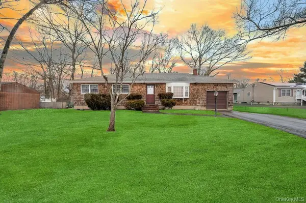 15 E Woodside Avenue, Patchogue, NY 11772