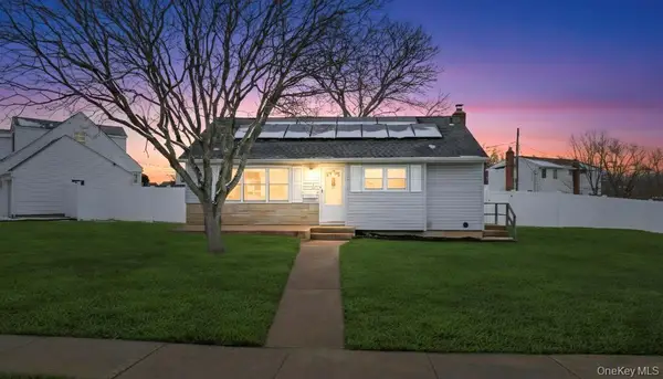 41 Winding Road, Hicksville, NY 11801