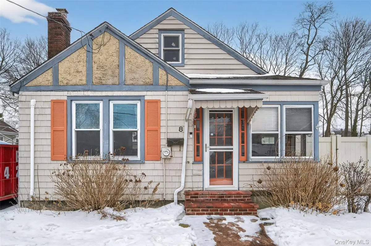 8 Henry Place, Bay Shore, NY 11706 - #1