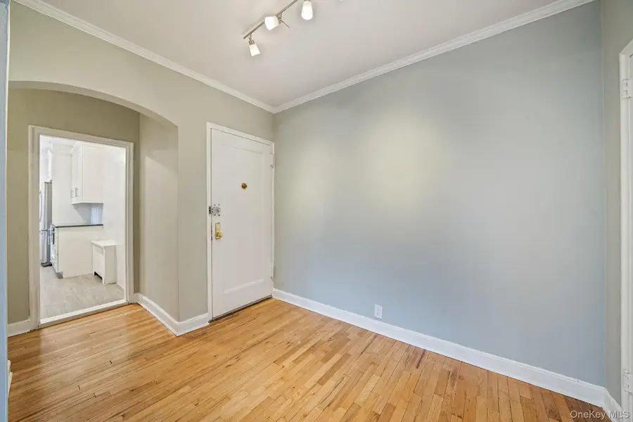 1 Town House Place #3H, Great Neck, NY 11021 - #2