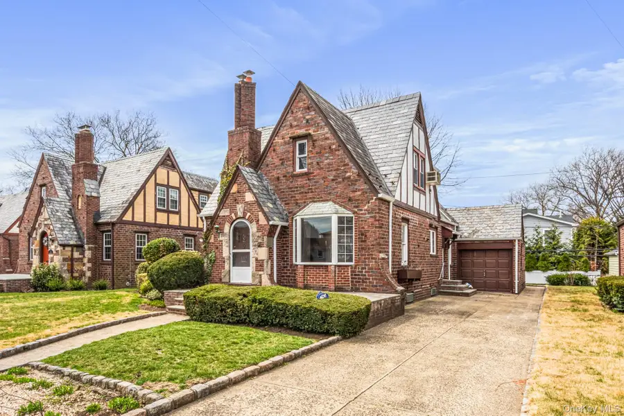 112 New Hyde Park Road, Garden City, NY 11530 - #2