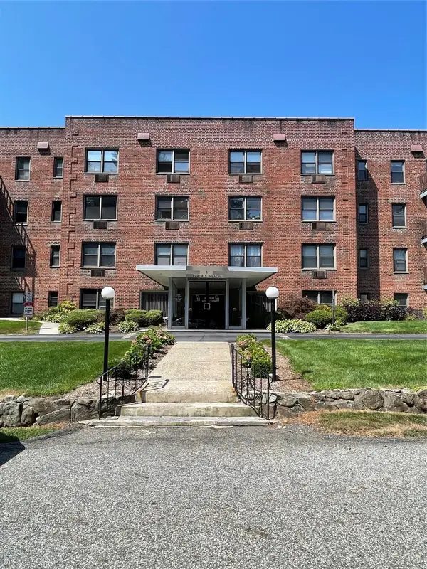 5 Oakdale Manor #B18, Suffern, NY 10901