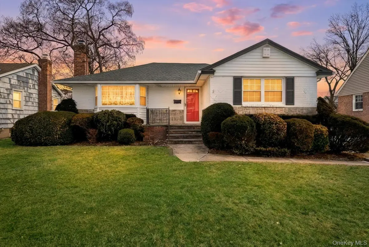 36 Wellsboro Road, Valley Stream, NY 11580 - #1