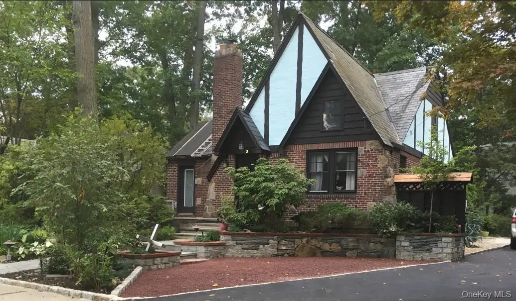 3 Crestwood Place, Great Neck, NY 11024 - #1