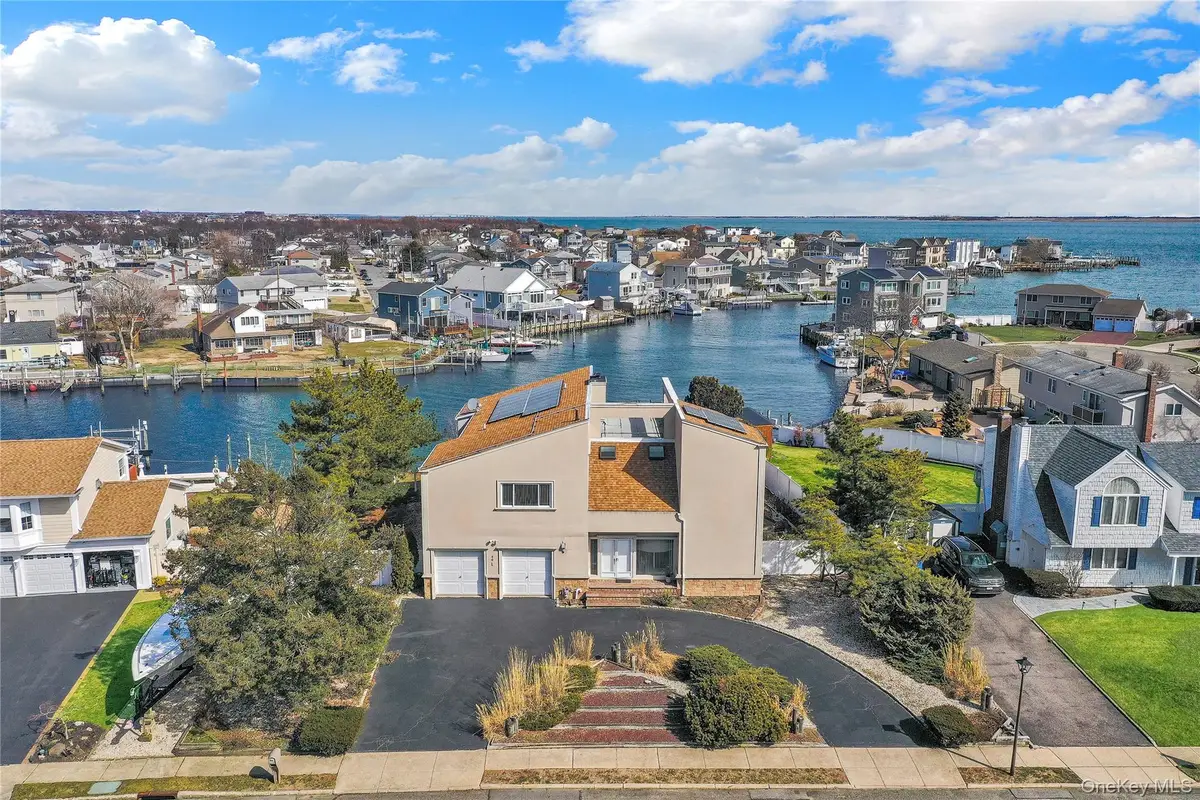 49 Dolphin Lane E, Copiague, NY 11726 - #1