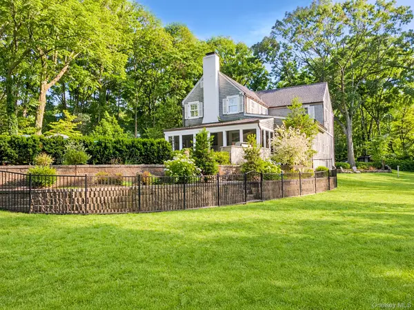 39 Barkers Point Road, Port Washington, NY 11050