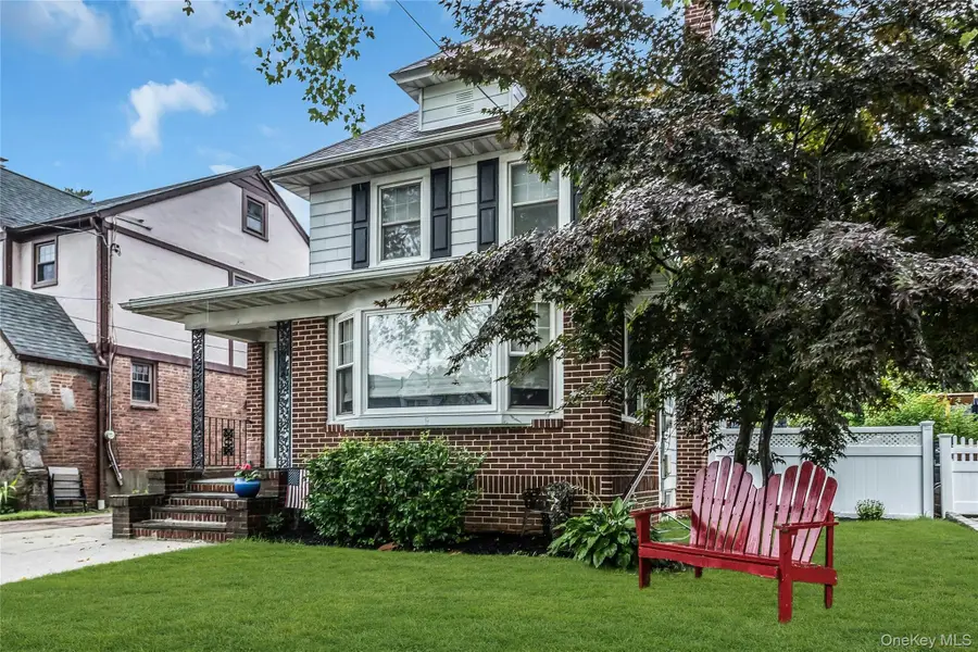 30 Coolidge Street, Malverne, NY 11565 - #3