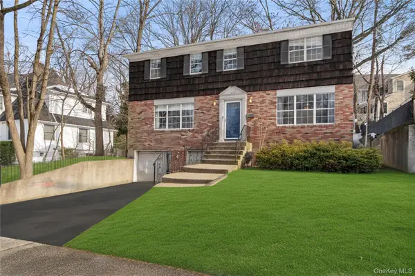 34 Wooleys Lane, Great Neck, NY 11023