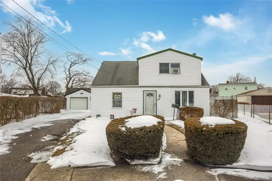 8 Carmans Court, Farmingdale, NY 11735 - #2