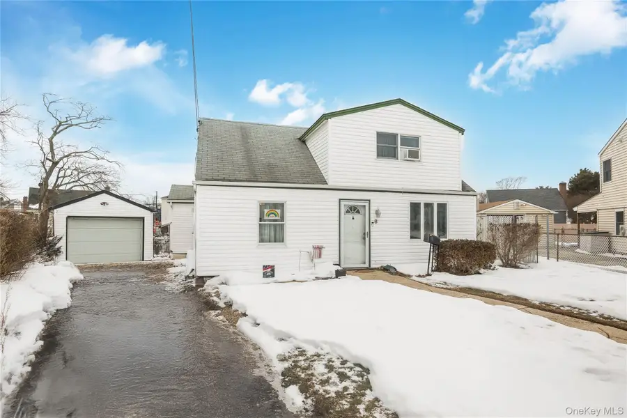 8 Carmans Court, Farmingdale, NY 11735 - #3