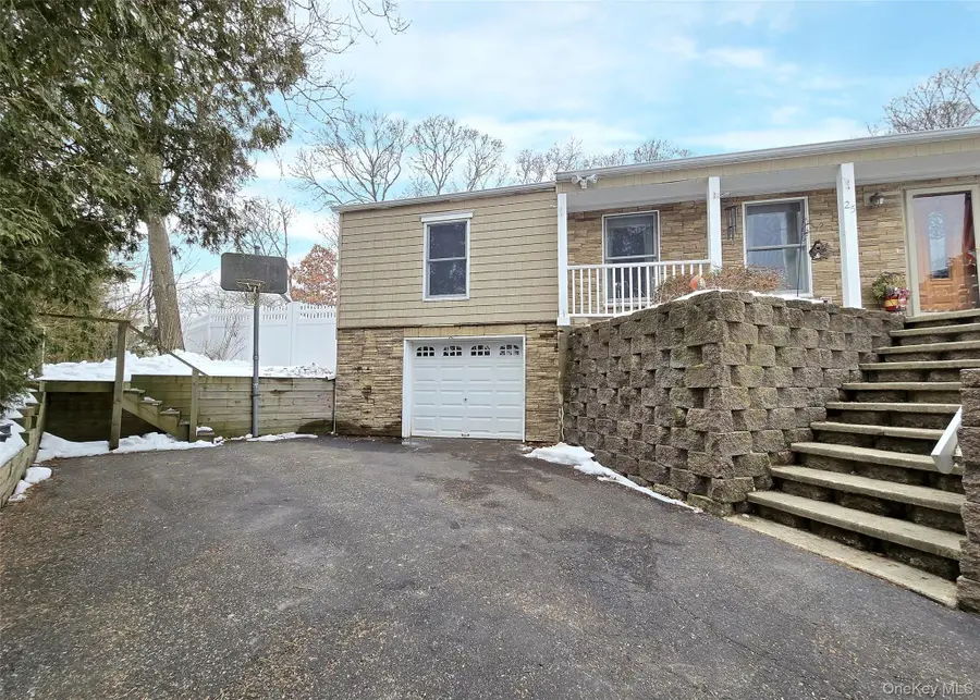 25 Spruceton Street, Selden, NY 11784 - #2