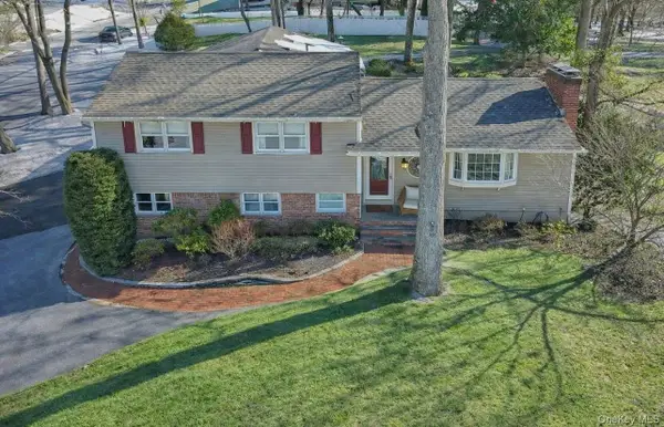 2 Montana Place, Huntington Station, NY 11746