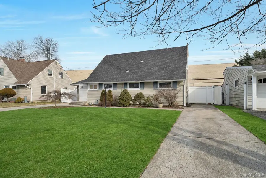 125 Hamlet Road, Levittown, NY 11756 - #3