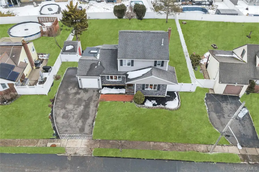 225 Farhan Lane, North Babylon, NY 11703 - #3