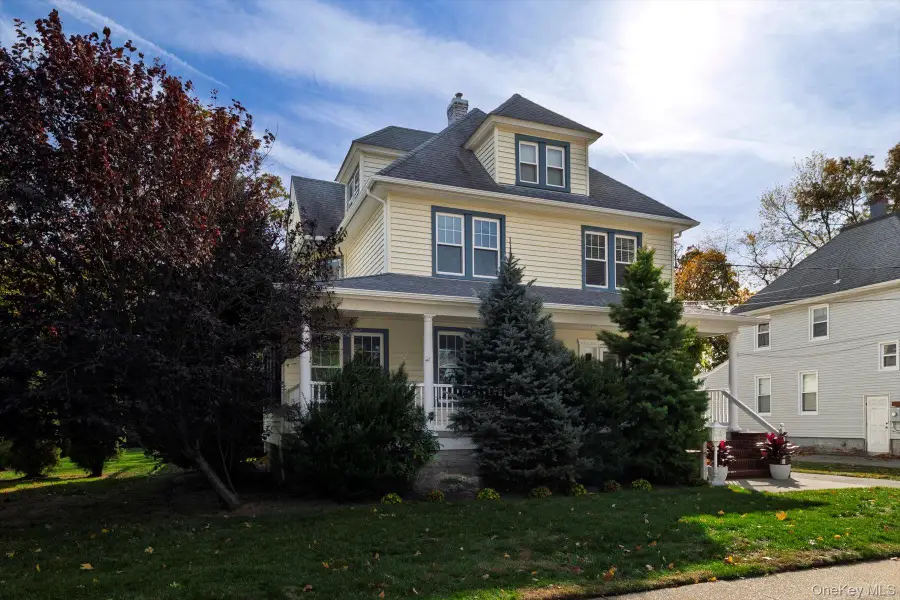 76 Driscoll Avenue, Rockville Centre, NY 11570 - #3