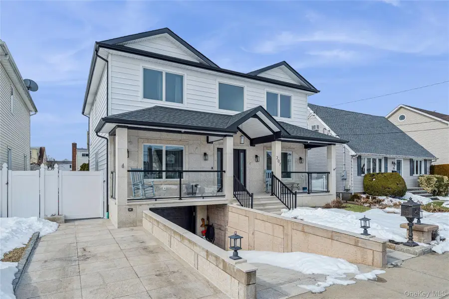 207 Pershing Parkway, Mineola, NY 11501 - #2