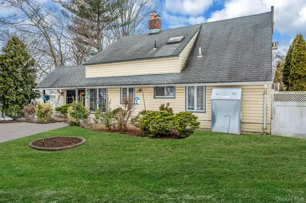 22 Mercury Lane, Levittown, NY 11756