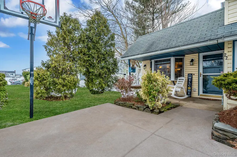 22 Mercury Lane, Levittown, NY 11756 - #2