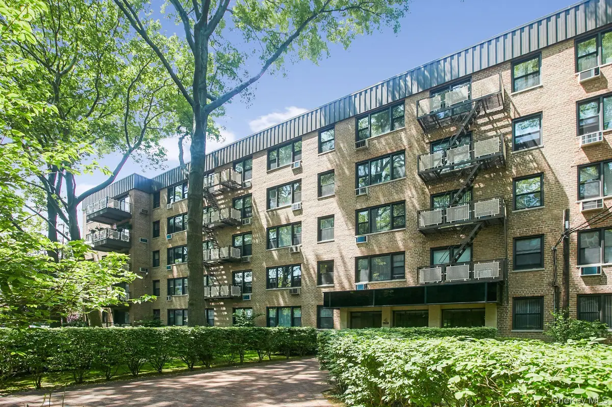 4 Birchwood Court #3J, Mineola, NY 11501 - #1