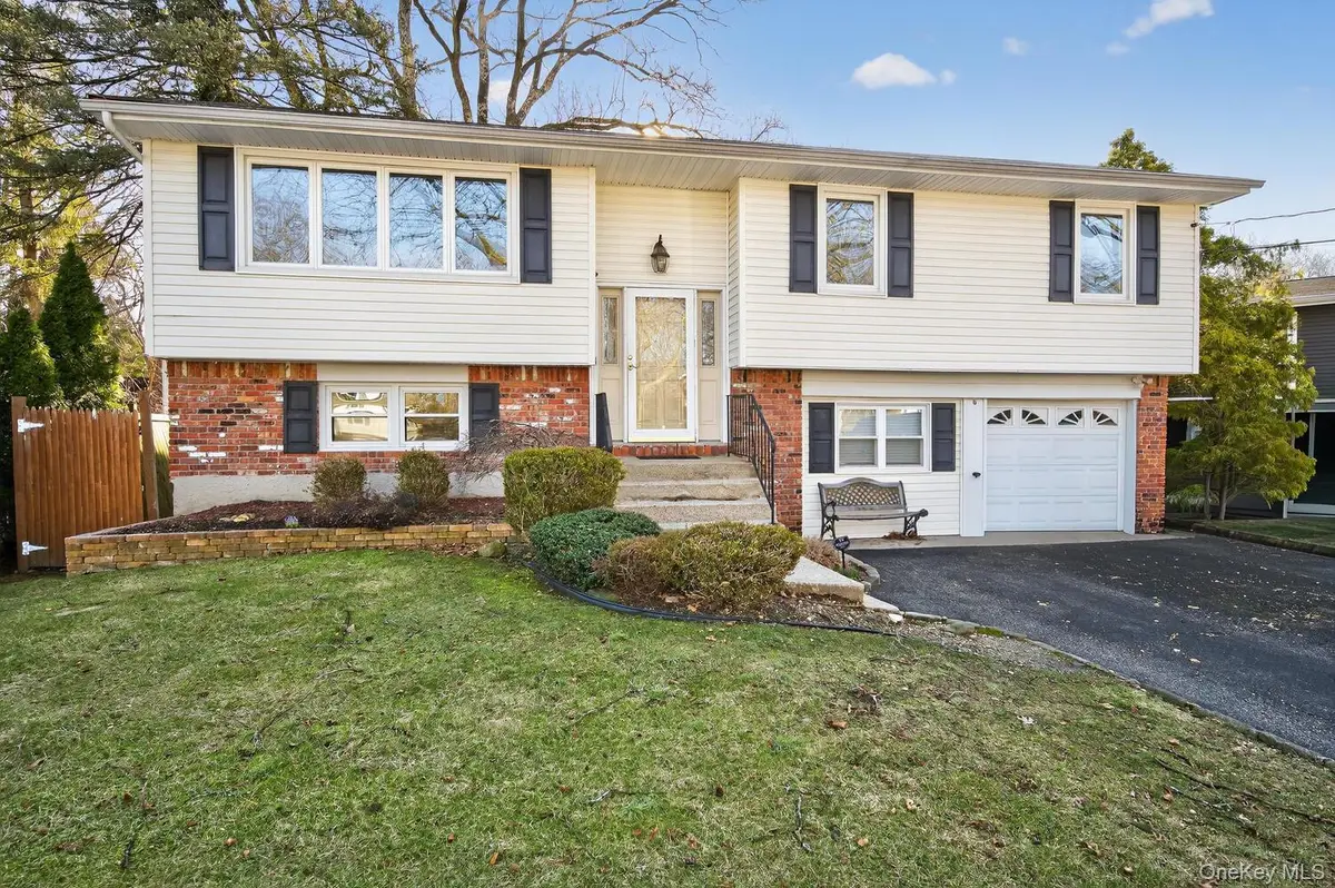 8 Stern Court, Huntington Station, NY 11746 - #1