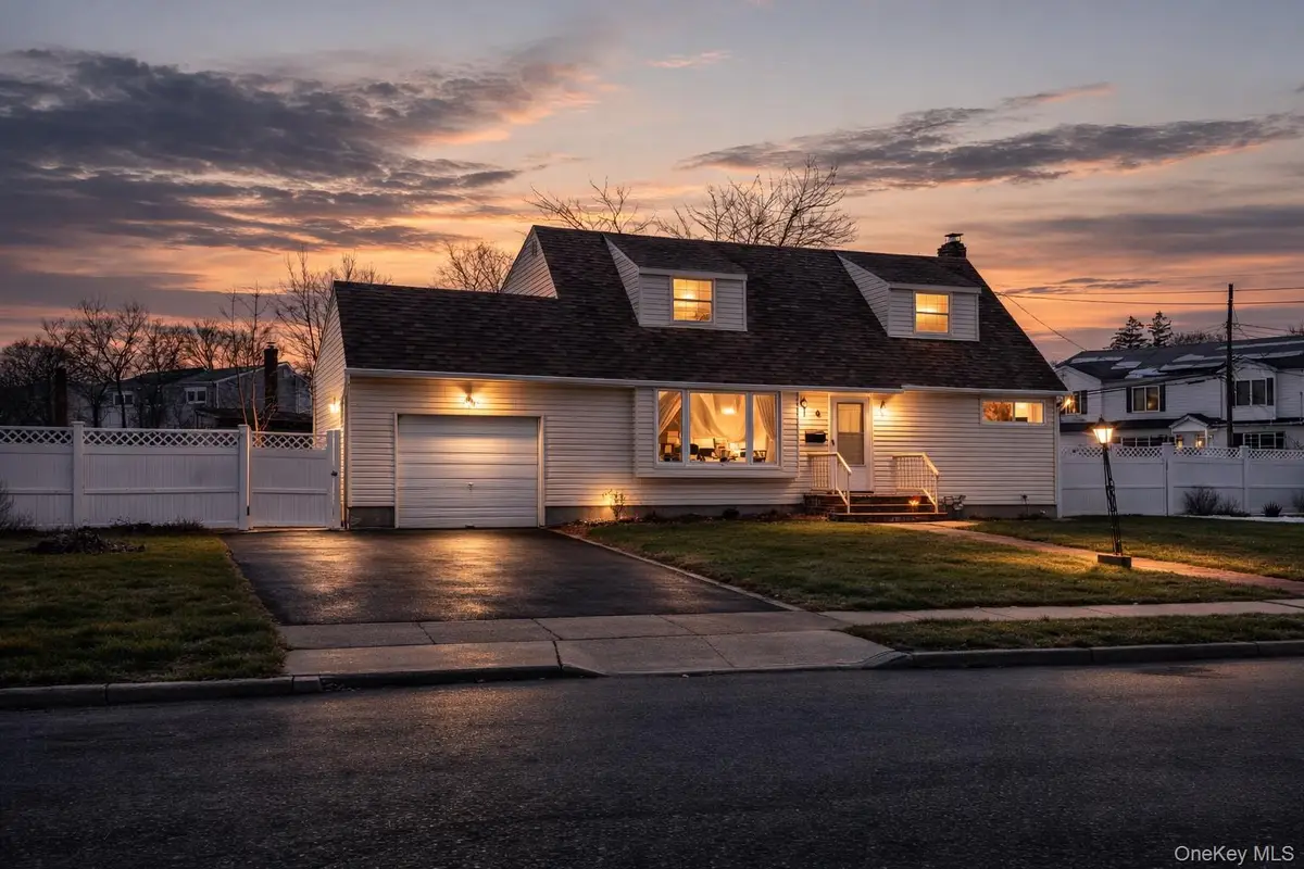 6 Maple Lane, Massapequa Park, NY 11762 - #1