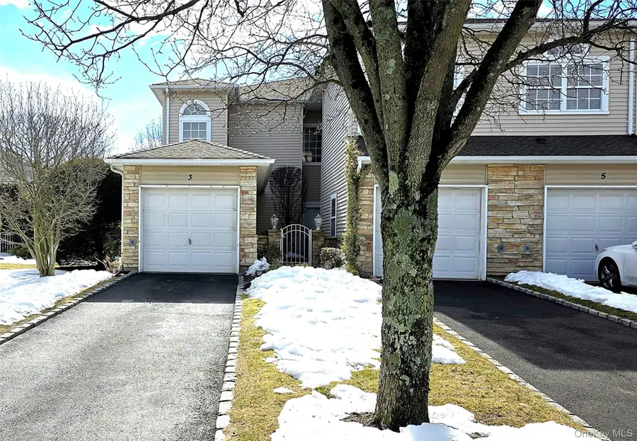 3 Windwatch Drive, Hauppauge, NY 11788 - #2