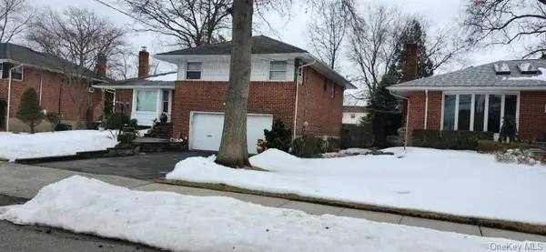 25 Pinetree Road, Westbury, NY 11590