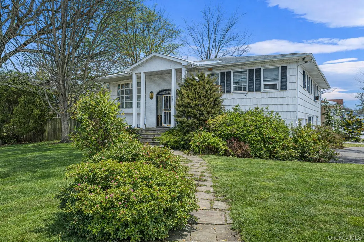 425 Old Courthouse Road, Manhasset Hills, NY 11040 - #1