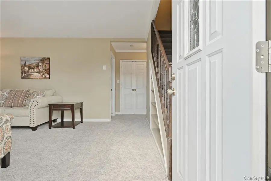 25 Peacock Lane, Levittown, NY 11756 - #3