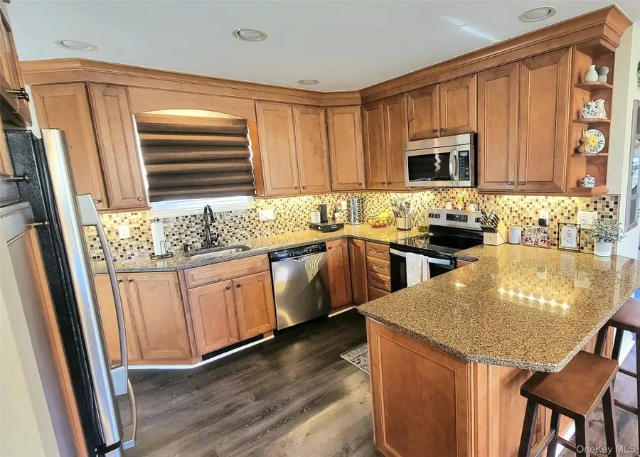 4 White Oak Street, Middle Island, NY 11953 - #2