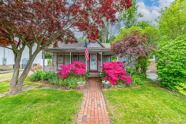 34 Boulevard Avenue, Greenlawn, NY 11740