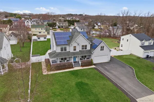 88 Hillside Road, Farmingville, NY 11738