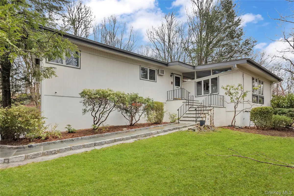 260 Watch Hill Road, Cortlandt Manor, NY 10567 - #1