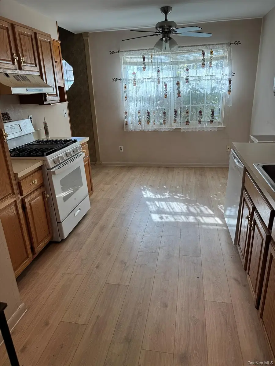 511 Race Place #511, Oakdale, NY 11769 - #3