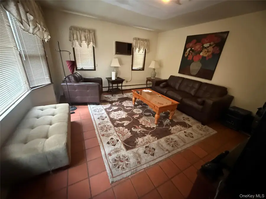 31 Prince Street, New Hyde Park, NY 11040 - #3