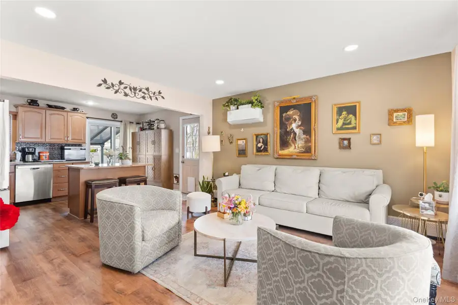 8 Garden Boulevard, Hicksville, NY 11801 - #3