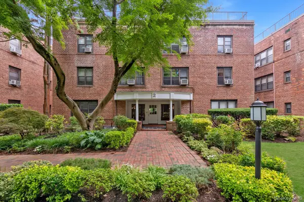 2 Townhouse Place #3N, Great Neck, NY 11021