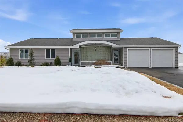 21 Shore Drive W, Copiague, NY 11726