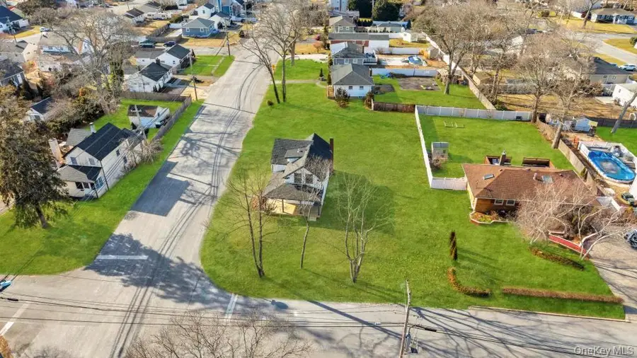 195 Brook Street, Oakdale, NY 11769 - #3