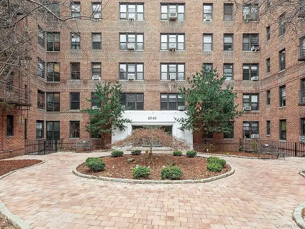67-40 Yellowstone Boulevard #2E, Forest Hills, NY 11375