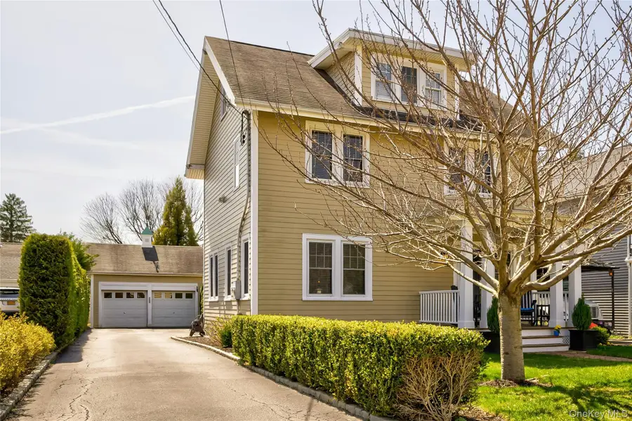 28 Lindbergh Street, Locust Valley, NY 11560 - #3