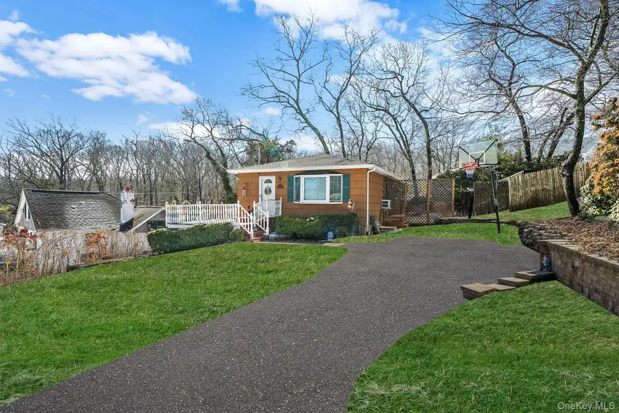 6 Hillside Road, Sound Beach, NY 11789 - #3