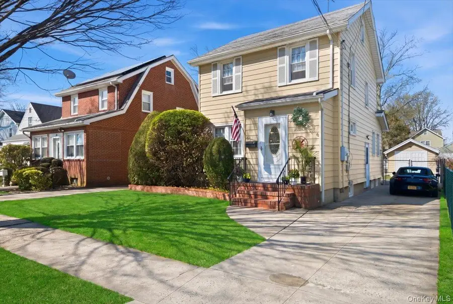 17 Herkomer Street, New Hyde Park, NY 11040 - #3