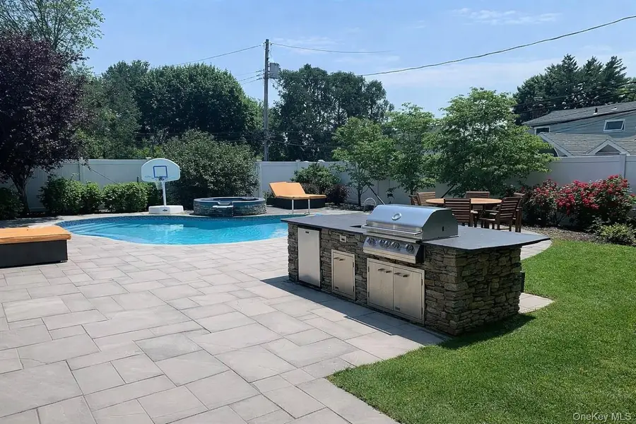 24 Willets Avenue, Syosset, NY 11791 - #2