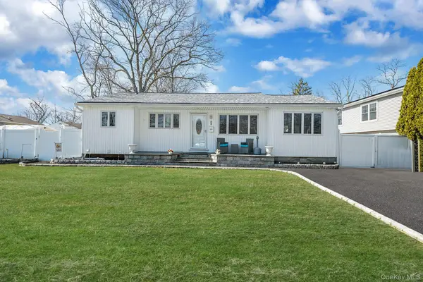 8 Sunset Avenue, Wheatley Heights, NY 11798