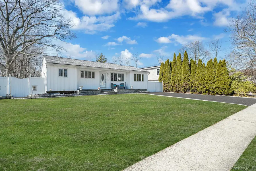 8 Sunset Avenue, Wheatley Heights, NY 11798 - #3