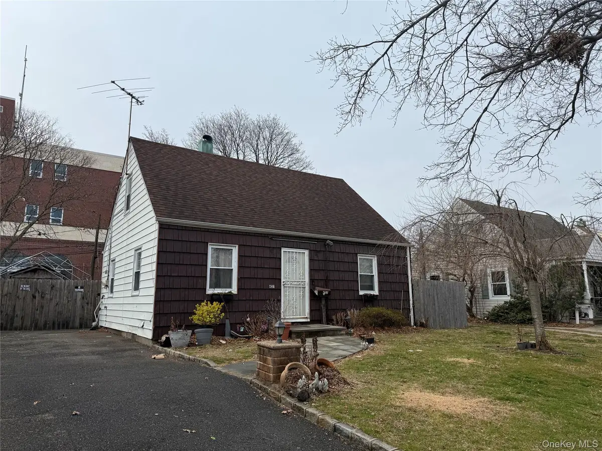 431 Franklin Avenue, Hewlett, NY 11557 - #1