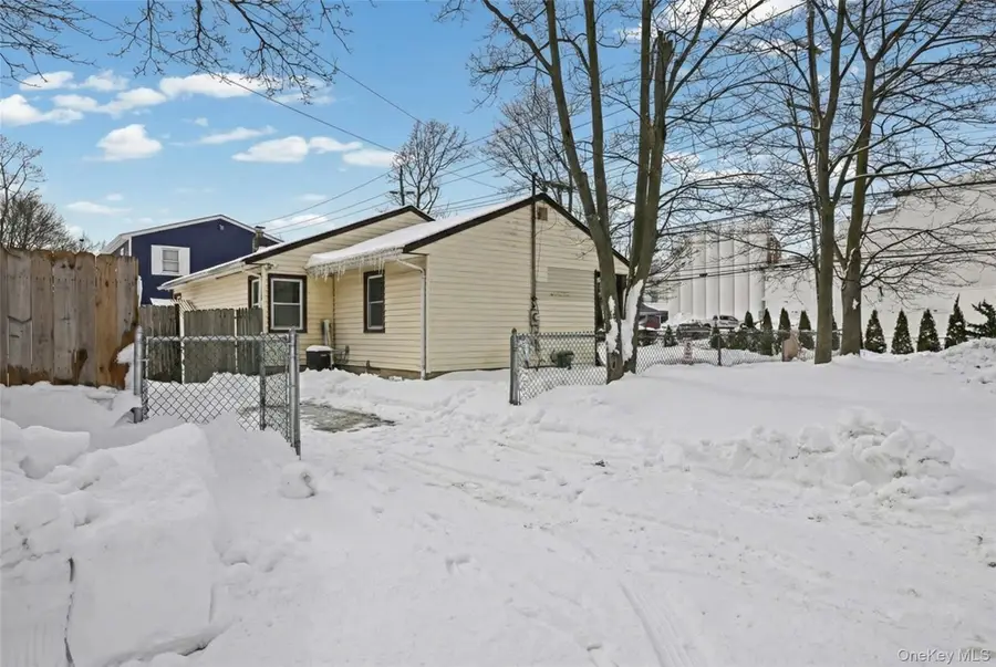 1733 5th Avenue, Bay Shore, NY 11706 - #2