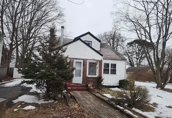 34 Pineview Boulevard, Central Islip, NY 11722