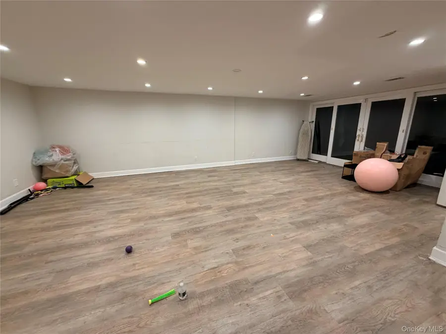 48 Robin Lane, Plainview, NY 11803 - #3